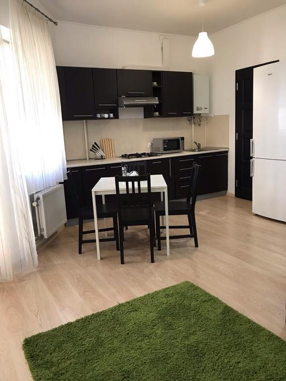 Gil Apartments, Квартира Студия В Самом Центре Пл Петефи Uschhorod Exterior foto