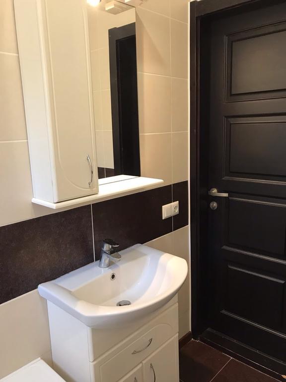 Gil Apartments, Квартира Студия В Самом Центре Пл Петефи Uschhorod Exterior foto